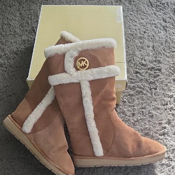 NIB Michael Kors Sz 8 Tan Suede Boots - Picture 1 of 14